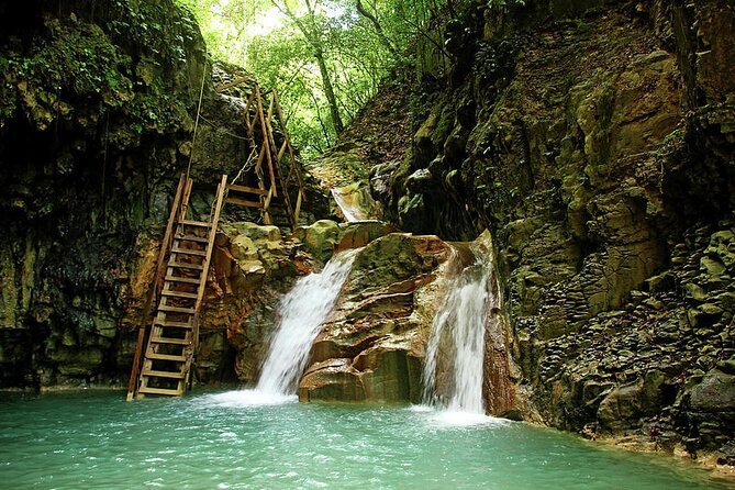Hotels - Airbnb & villas pick up - WATERFALLS OF DAMAJAGUA - Walking through the forest to the first pools
