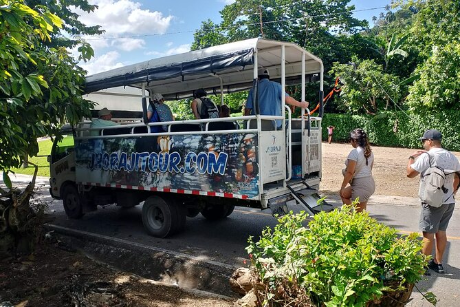 Jhoraji Cultural Authentic Experience - A Dominican lunch beside the Anamuya River