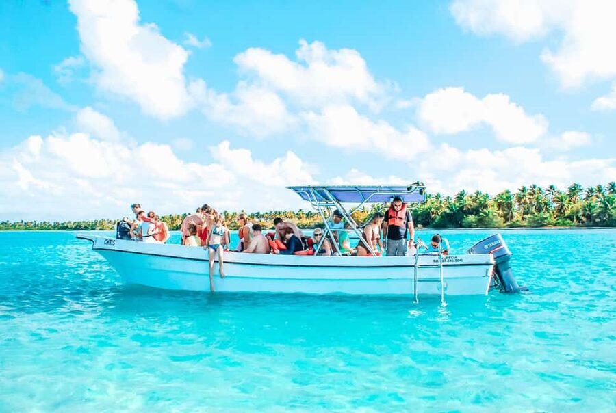 La Romana: Saona Crusoe VIP for cruise guests - Mano Juan, a village with no cars