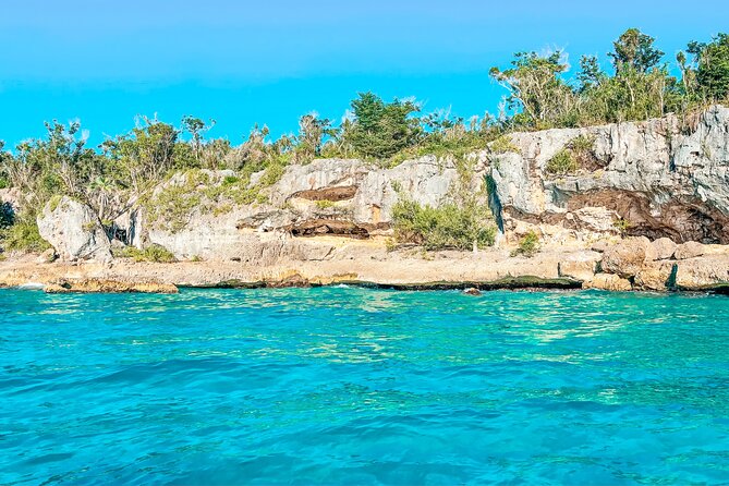 La Romana: Saona Crusoe VIP - Kreuzfahrtgäste - El Penon and the island’s Taino past