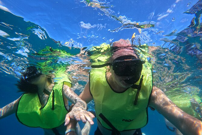Local Excursion | Paradise Island Punto Rucia & snorkeling - Snorkeling with fish around the reef