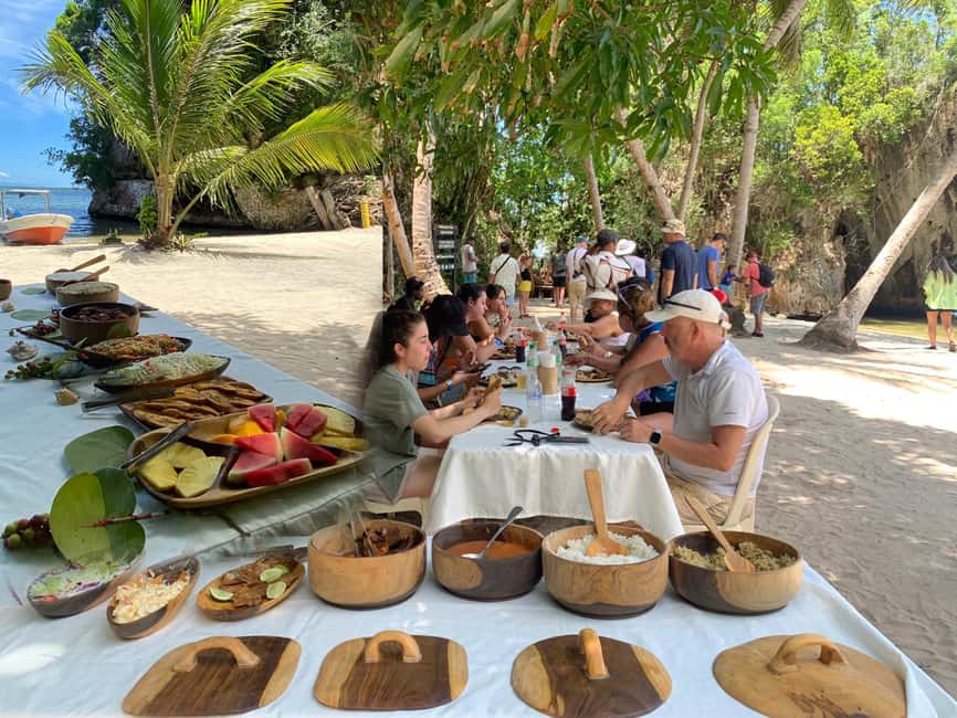 Los Haitises: Boat + Lunch at the beach & Natural pools - Cueva de la Linea and the Taino markings
