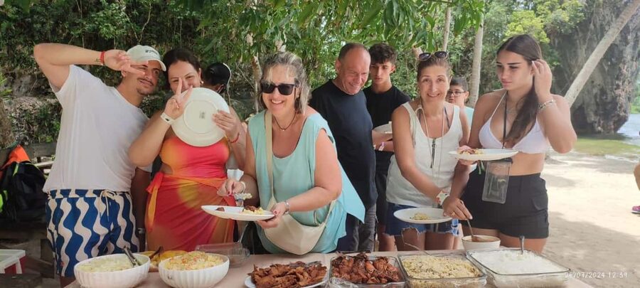 Los Haitises: Boat + Lunch at the beach & Natural pools - Cueva de la Arena and lunch beside the beach