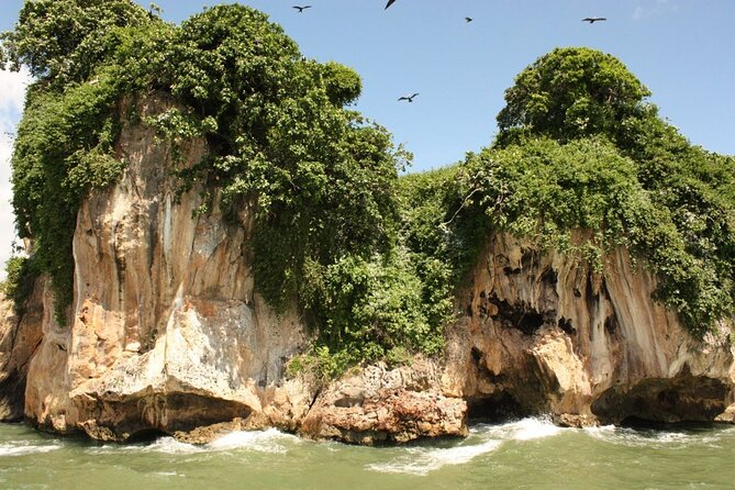Los Haitises National Park, Montaña Redonda & Bacardi Island - First stop at Montaña Redonda
