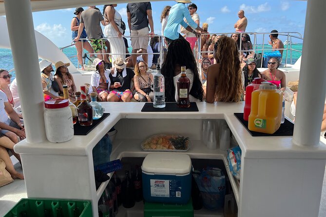 Luxury Hip Hop Boat Party–Drinks, Music, and the Best Vibes in PC - Dancing and swimming in the natural pool