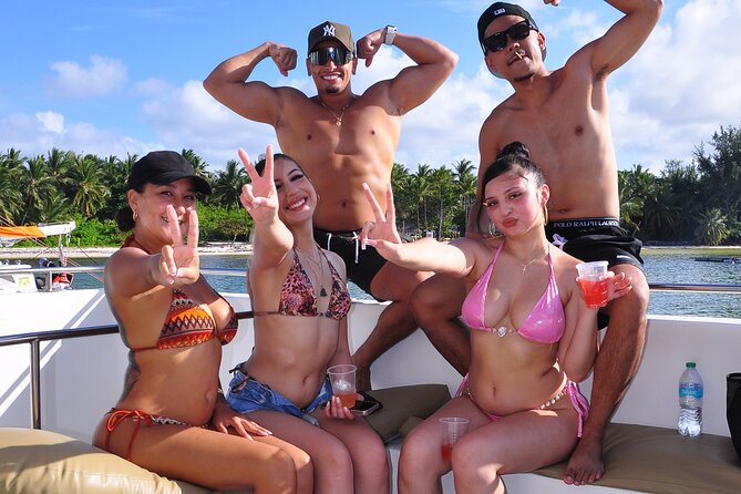 Luxury Hip Hop Boat Party–Drinks, Music, and the Best Vibes in PC - Open bar, fruit, and nachos