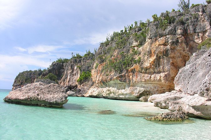 Nature Combo Oviedo Lagoon & Bahia de las Aguilas - Four hours at the beach, with lunch included