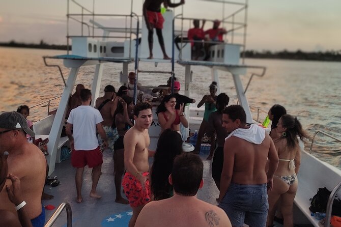 Party Boat / Booze Cruise and Snorkeling - Open Bar - The natural pool and floating bar
