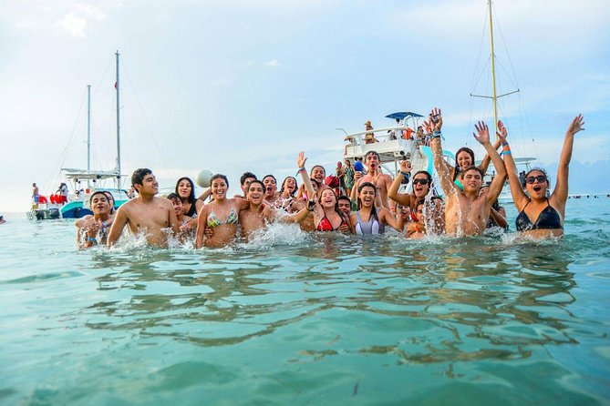 Party Boat Booze Cruise - Crucero con bebidas y Fiesta en Barco - Setting out from Playa Matilde