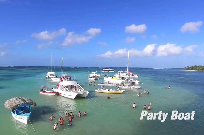 Party Boat Booze Cruise - Crucero con bebidas y Fiesta en Barco - Cruising the Bávaro coast by catamaran