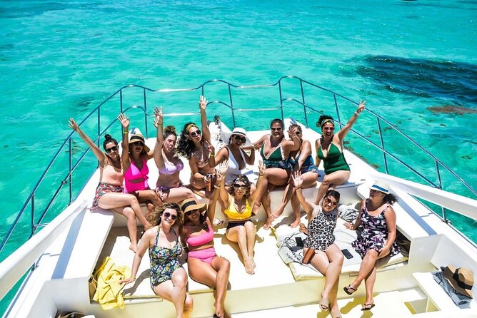 Party boat in Catamaran with Open Bar adults only - The 40-Minute Natural Pool Party