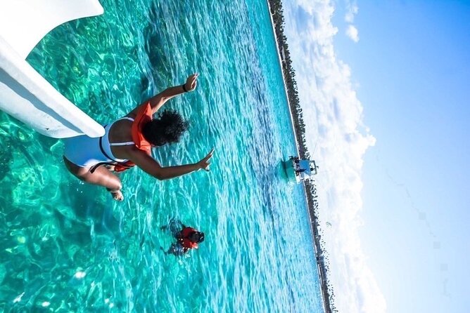 Party boat in Catamaran with Open Bar adults only - Group Size, Comfort, and the Party Atmosphere