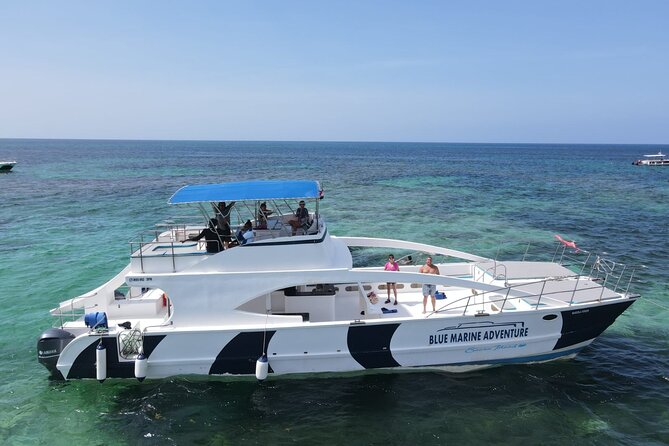 Party Boat - Private groups, snorkeling - Open Bar. - The open bar and what you actually eat