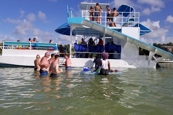 Party Boat Punta Cana - Cooling off in the waist-deep natural pool