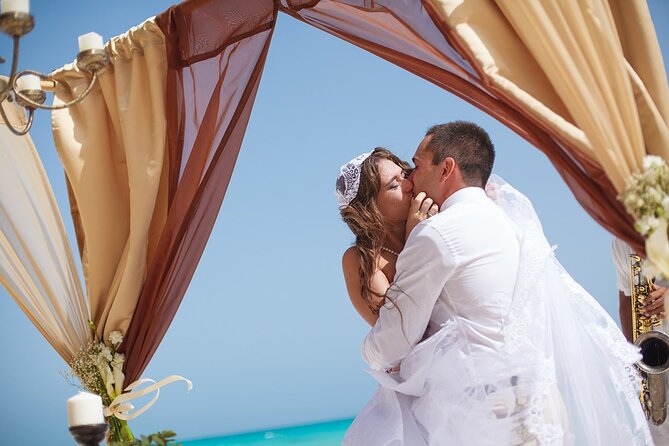 Photographer in Punta Cana, professional photo shoot - A private beach session instead of quick resort snapshots