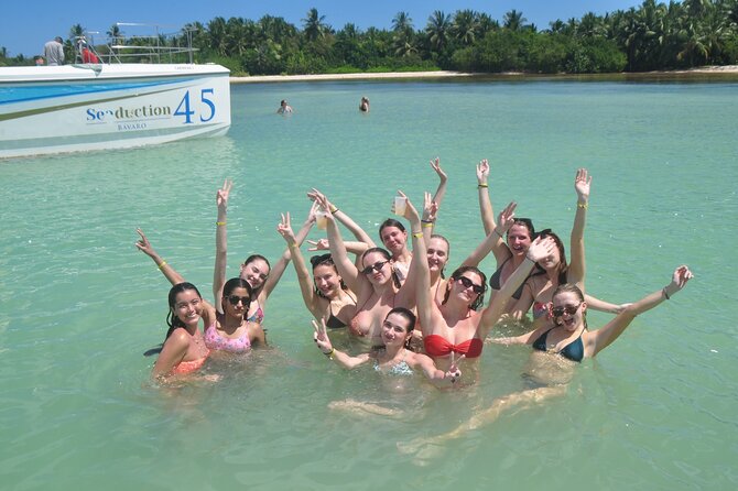 Private Catamaran Cruise with Slide & unlimited drinks - The crew makes the difference