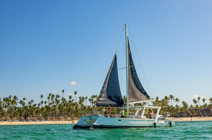 Private Catamaran + Private Parasailing - up to 20 passengers - Should you book the Punta Cana private parasailing yacht?