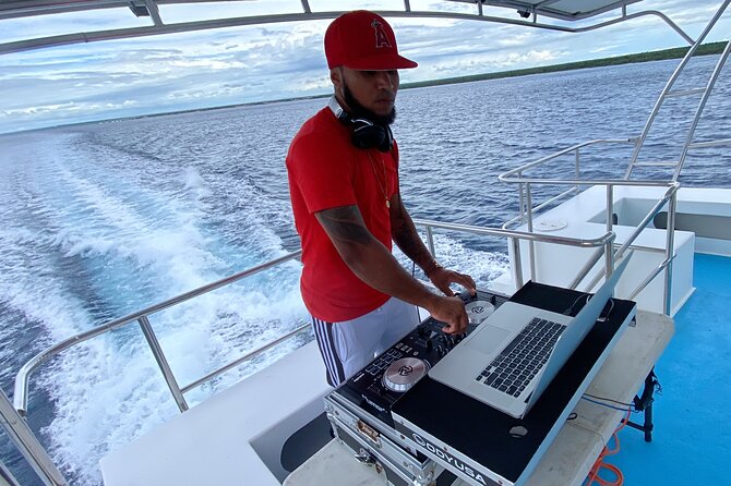 Private Full Day Charter to Saona Island from Punta Cana - Buffet lunch and Caribbean drinks
