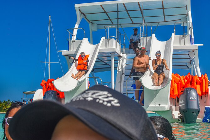 Private Luxury Double Slide Party Boat - Key points at a glance