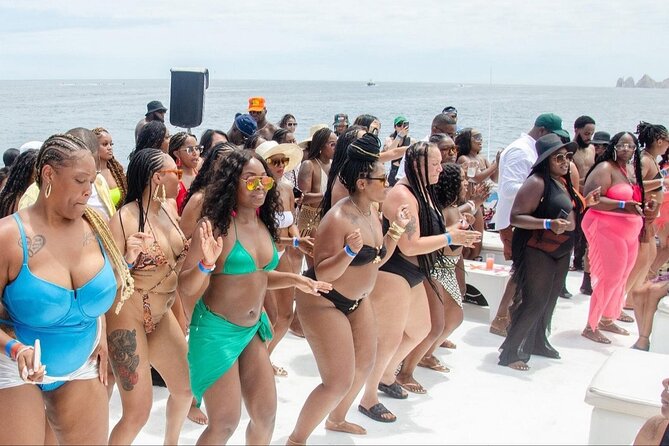 Private Party Boat at Coast of Punta Cana and Bávaro - Snorkeling for about 40 minutes