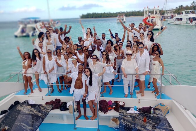 Private Party boat, snorkeling, sand bar, music, drinks - How the private format changes the experience