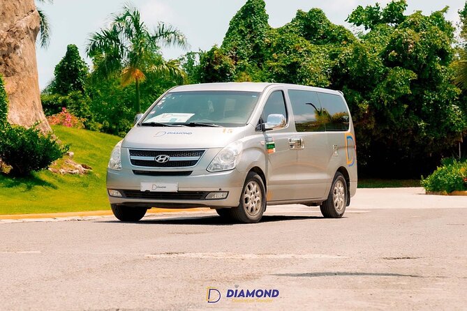 Private transfer between Punta Cana airport and Riu hotel - A 30-minute ride with useful comforts