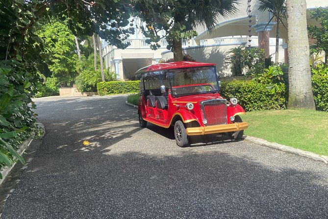 Private Transfer between Santo Domingo Airport and Punta Cana - Meeting Julio before your flight