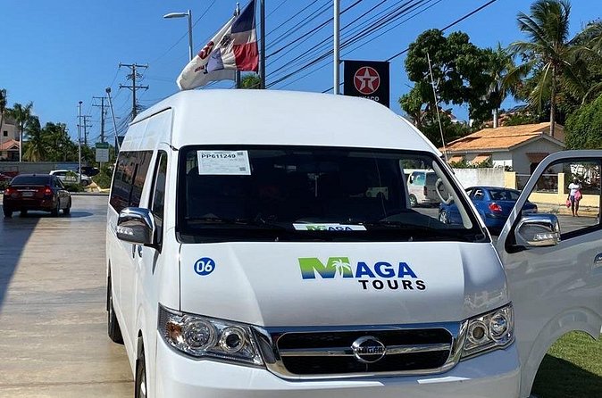 Private Transfer from Punta Cana Airport to ALL hotelS -RoundTrip - What the airport meeting is really like