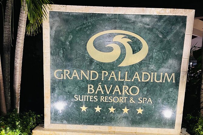 Private Transfer from Punta Cana Airport to Zona Hotels - A Direct 30-Minute Ride to Avenida Alemania