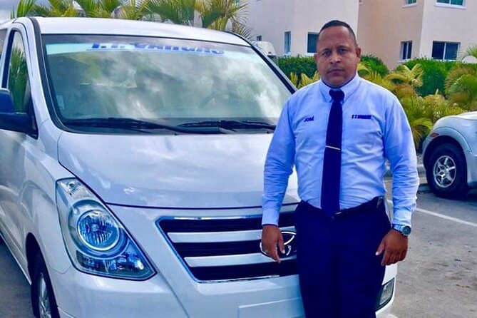 Private transfer from Punta Cana to Bajahive Dominicus - The driver experience and service style