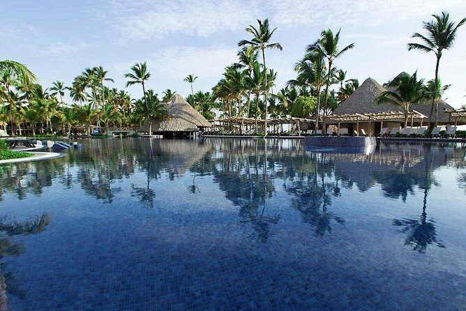 Private Transfer Punta Cana Airport to/from Barcelo Bavaro Palace - The 25-Minute Resort Run