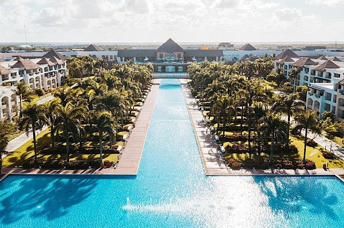 Private Transfer Punta Cana Airport to/from Hard Rock Punta Cana - The communication is the real convenience