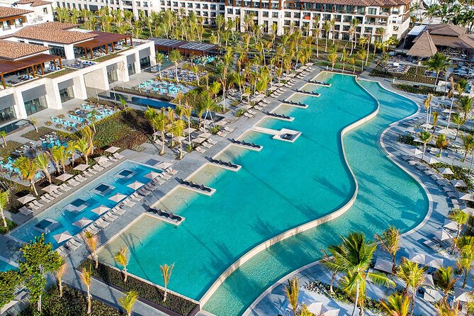 Private Transfer Punta Cana Airport to/from Lopesan Costa Bavaro - The 25-Minute Trip to Lopesan Costa Bavaro