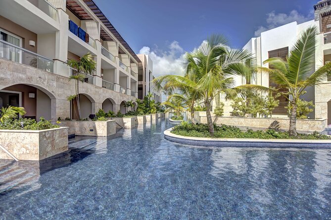 Private Transfer Punta Cana Airport to/from Royalton Punta Cana - The Ride to Royalton Punta Cana