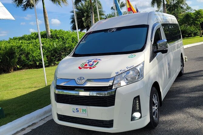 Private Transfer to/from Punta Cana Airport - A simple airport ride with a group-friendly price