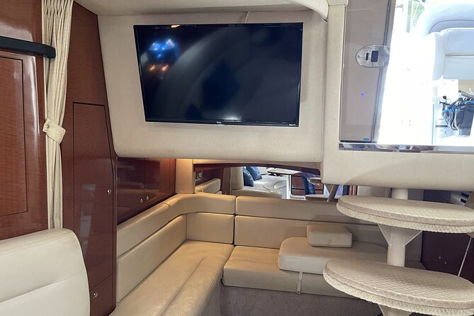 Private Yacht in Punta Cana, Unlimited Drinks and HipHop Music - Why the yacht’s indoor features matter
