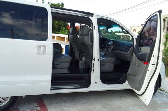 Punta Cana Airport PUJ Private Transfer to Hotels - The people behind the wheel