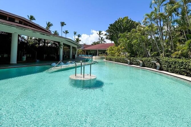 Punta Cana: Airport Transfer to Hotel In RD / Fast & Safe - A good choice for families, couples, and late arrivals