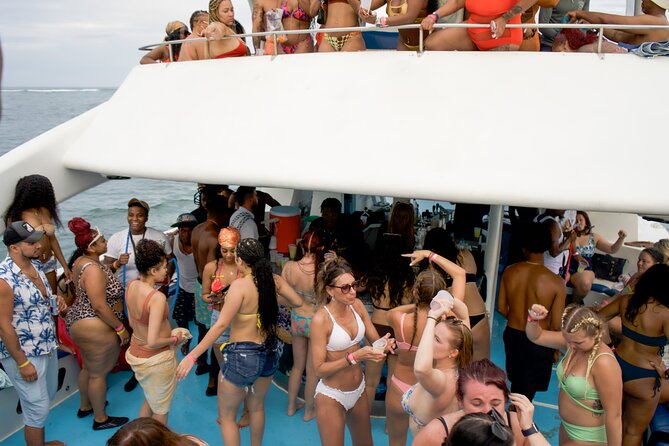 Punta Cana Booze Cruise, Snorkeling, Sand-Bar with Entertainment - Boarding and boat capacity