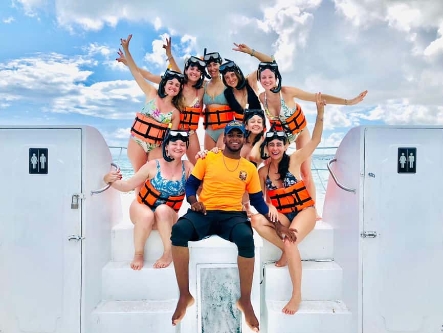 Punta Cana: Booze Cruise with Snorkel and Natural Pool Stop - Boarding at Bávaro Beach