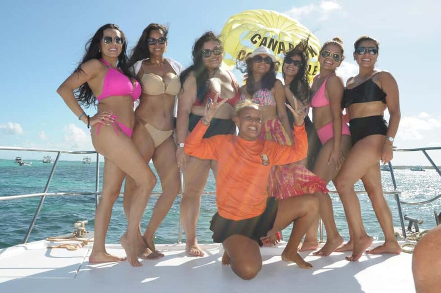 Punta Cana: Booze Cruise with Snorkel and Natural Pool Stop - The 35-minute reef snorkeling stop