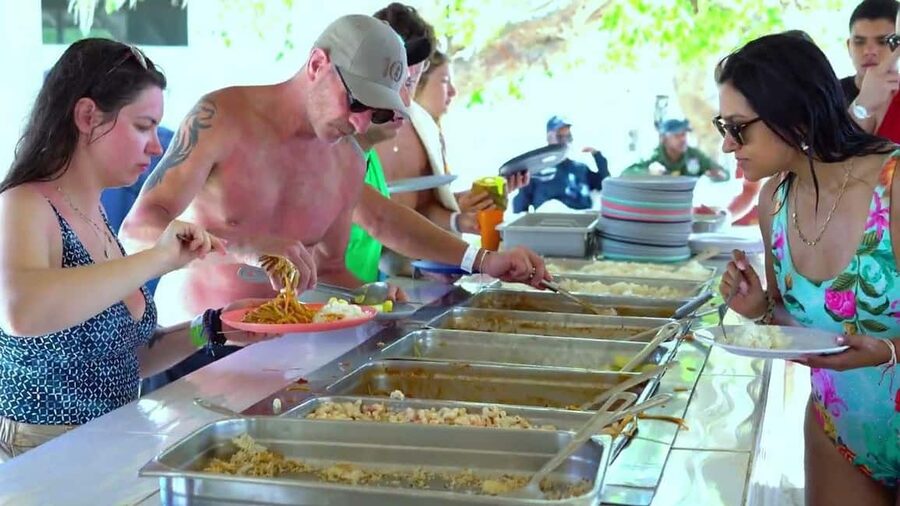 Punta Cana: Catalina Island Snorkeling Trip with Lunch - The buffet lunch and the pace of the afternoon