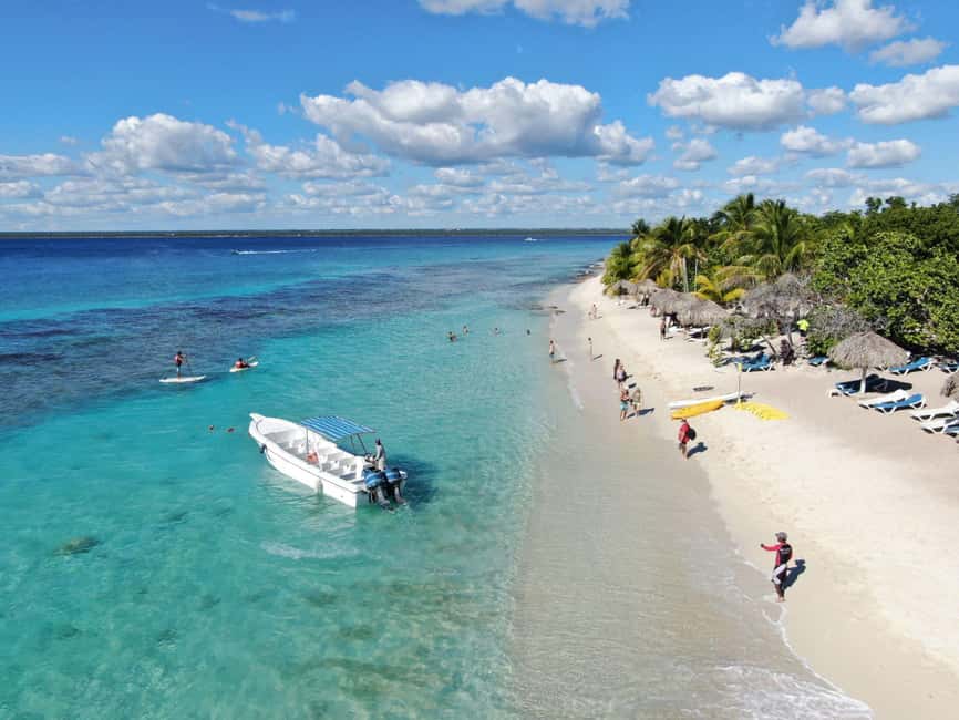 Punta Cana: Catalina Island Snorkeling Trip with Lunch - El Acuario and the reef stop