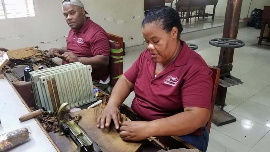Punta Cana: Don Lucas Cigar Factory & Rum Tour with Pickup - Watching the Don Lucas cigar makers work