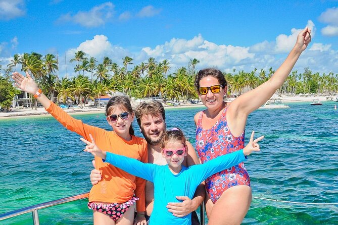 Punta Cana Family Boat Trip and snorkeling - Music, dancing, and the family question