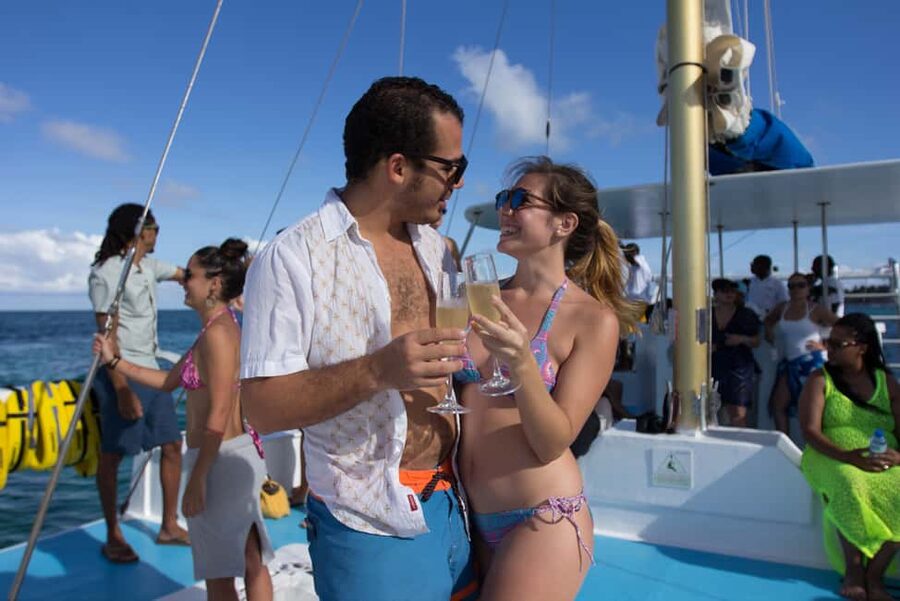 Punta Cana Happy Hour Sailing Cruise - What the guides add to the experience