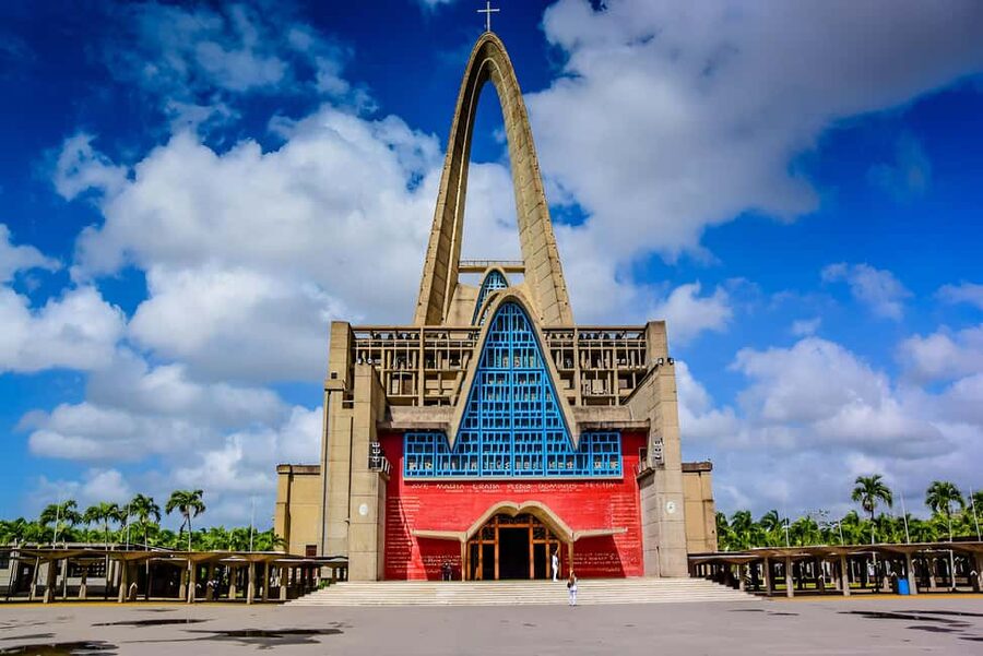 Punta Cana: Higuey City Tour - Visit the Basilica Cathedral - Walking through Higuey’s traditional market