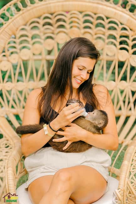 Punta Cana: Interactive Experience at Monkey House - Learning about Dominican crafts