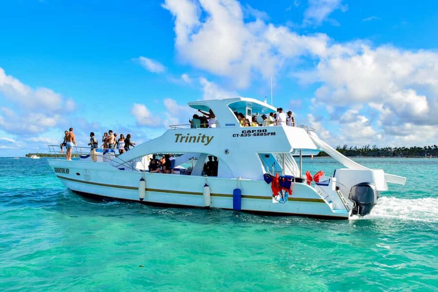 Punta Cana Party Boat (Adults only) - The natural pool stop