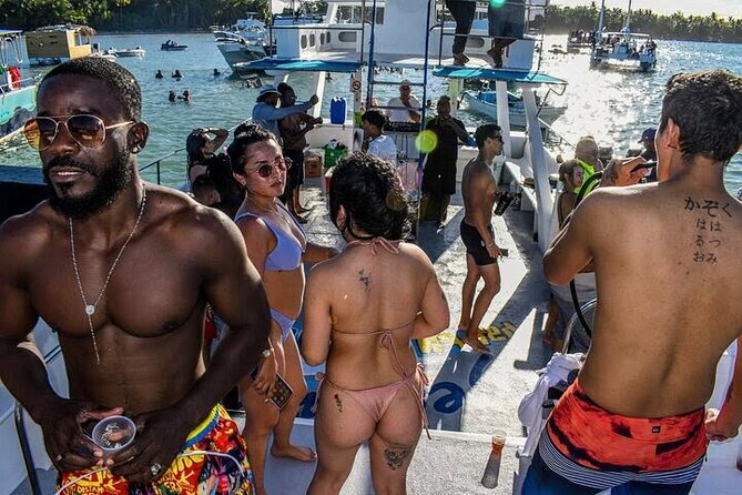 Punta Cana: Party Boat + Snorkeling Diving Music Drink Open Bar - Music, drinks, and the food question